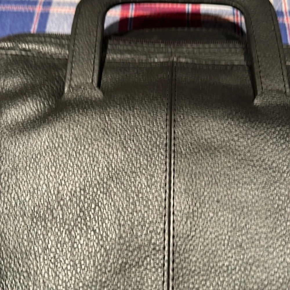 Black leather 15 inch by 13 inch leather briefcase Excellent condition perfect